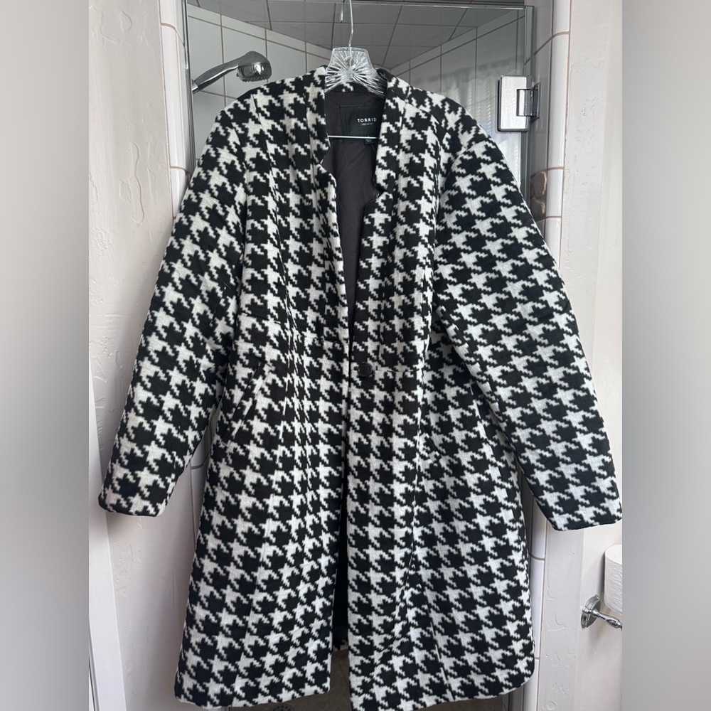 Torrid Women's Black and White Houndstooth Wool Coat size 1 plus - Picture 8 of 10